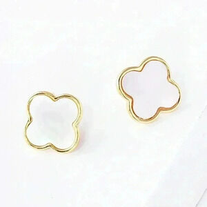 GOLD AND MOTHER OF PEARL QUATREFOIL/CLOVER STUD EARRINGS